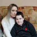 Autističan dečak nastavlja terapiju: Sakupljen novac za Andrejev drugi tretman matičnim ćelijama