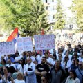 Policija upala u prostorije obezbeđenja u KBC Kosovska Mitrovica, protest zdravstvenih radnika
