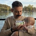 Milan Vasić hrani sina Despota, od prizora da ti stane pamet: Seo pored reke sa naslednikom, komentari pljušte