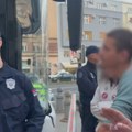 Policija obezbeđuje autobus Jaćimovića