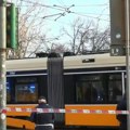 Horor u srcu evropske metropole: Tramvaj iskočio iz šina i zakucao se u izlog, ima poginulih, skoro 40 povređenih