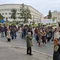 Sednica novosadskog parlameta: Odbornici odlučuju o ukidanju prostora Akademiji umetnosti, studenti izašli na protest (VIDEO)