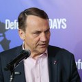 Sikorski: Ako Fico podrži mere pomoći Kijevu, možga bismo mu oprostili posetu Rusiji