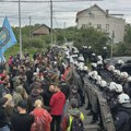 Protest zborova u Resniku zbog napada na aktiviste 29. aprila, prisutna i policija
