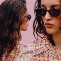 Zara je dobila blejzer koji podseća na Chanel – i savršen je uz džins
