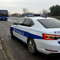 Udes kod Iriškog venca: Sudarili se autobus i automobil, stvaraju se gužve