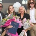 Poznati pevač zaveo ženu kad je imao 52 godine, a ona 18! Ćerka im danas diplomirala: pozirali zajedno