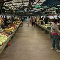 Mlečna pijaca na prelazu sezona: Od poslednjih paprika, preko mirisnih dunja do prazničnih hrizantema