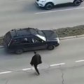 Novosađanin prešao igricu! Pogledajte kako se parkirao da bi skoknuo do radnje! (video)