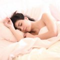 Zašto nam se danas svima spava? Stručnjak objašnjava kako vrućine i letnje računanje vremena utiču na naše zdravlje
