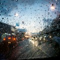 AMSS upozorava vozače u Srbiji: Oprez, kolovozi mokri a na planinama moguće poledice i proklizavanja vozila
