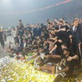 Vanja Marinković podigao pehar! Istorijska noć Partizana! (video)