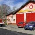 Požar na staroj Detelinari! Gori nisko rastinje, šumica i stari pragovi pruge (foto)