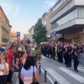 Мањи инциденти у Краљеву, полиција раздваја паралелне скупове