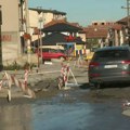 Cvetanova ćuprija i dalje raskopana, ulicama se sliva fekalna voda, a u slavinama tehnička - kad je ima