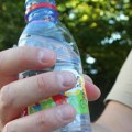 Pijete vodu iz plastične flaše? Evo razloga zašto to nije dobra i zdrava navika