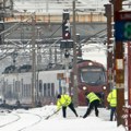 Haos u Rumuniji: Zbog snežne mećave zatvoreni autoputevi i pruge, otkazani letovi