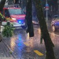 U Zagrebu više intervencija zbog nevremena, jedna osoba lakše povređena prilikom pada grane
