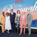 Nova serija kreatora "Stranger Things"-a osvaja Netfliks: Glumačka postava oduševila kritičare VIDEO