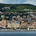 Pokušaj ubistva u Rijeci! Muškarac (54) zadobio povrede opasne po život! Napadnut je palicom i nožem!