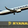 Oštećenje prozora na avionu u Solunu možda izazvao ‘strani predmet’: Rajaner