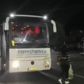 Novi napad na Srbe na KiM! Autobus na relaciji Beograd - Štrpce kamenovan kod Vitine (video)
