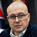"Крвопроилиће, јахање по улицама и руља с моткама, то је једино што они нуде!" Лидер СНС Вучевић оштро реаговао на нове…