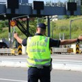 Velika akcija saobraćajne policije: Čak ovoliko vozača uhvaćeno da koriste mobilni tokom vožnje