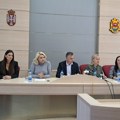 Ministarka za brigu o porodici i demografiju, Darija Kisić zahvalila hraniteljima na humanosti i ljubavi koju poklanjaju deci