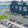 Tesla prva obustavlja jedan deo proizvodnje zbog dešavanja u Crvenom moru