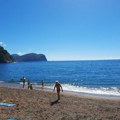 Crnogorsko primorje dočekalo leto u aprilu: Kupači na plažama, temperatura preko 25 stepeni, ali postoji problem! (foto)