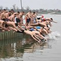 FOTO: U Beočinu održano plivanje za Časni krst, pobedio Sergej Bulović iz Novog Sada