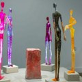 „Ovom izložbom pozivam na usporavanje“: Skulpture Jelene Kršić u galeriji „Sanjaj“
