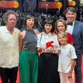 Veliki uspeh u Veneciji za srpsku koprodukciju: Lav budućnosti pripao debitantskom filmu "Kratko leto"