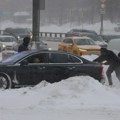 Obilne snežne padavine u Moskvi, približavaju se rekordnim vrednostima: nestanci struje u više regiona