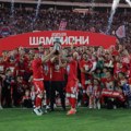 Fudbalerima Crvene zvezde uručen trofej namenjen šampionu Srbije