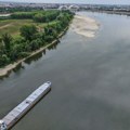 Luksuzno krstarenje pretvorilo se u fijasko: Skoro 240 ljudi provelo noć na nasukanom brodu, ekstremno nizak vodostaj Dunava…