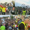 UŽIVO Biciklisti stigli na treći veliki skup studenata u Kragujevcu: Dočekao ih veliki broj građana