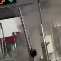 Objavljen zastrašujući snimak: Izbio požar na naplatnoj stanici Potaje (video)