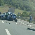 Teška nesreća na auto-putu Miloš Veliki: Automobil „zgužvan“, stvaraju se zastoji FOTO