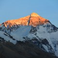 Mont Everest i dalje raste