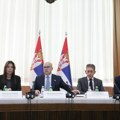 Veštačko drmanje fotelja: Zbog čega vlast nameće temu rekonstrukcije Vlade?