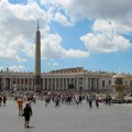 Više od 4.000 policajaca i stotine hiljada turista, a sve oči uprte u Vatikan Ko će biti novi papa?