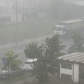 Pogođen je pogranični deo Srbije! U komšiluku još veći haos: Udarila superćelijska oluja, nebo se smračilo, tukao grad!