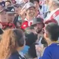 Da li je ovo najluđi navijač na svetu? U dresu Boke ušao na tribinu Rivera, pa jedva izvukao živu glavu!