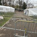 Počelo uklanjanje dela “belih šatora” ispred Skupštine pred Vidovdanski protest