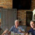 (Foto) "uživam u đakonijama koje je Dragica priredila" Vučić posetio Tomu Nikolića i bivšu prvu damu