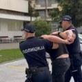 Uhapšena četvorica nakon napada na policiju u Novom Pazaru (video)