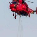 I helikopteri gase požare u Topličkom okrugu, borba i dalje traje: Pogledajte kako nadleću teritoriju