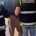 Uhapšeni Vračarac pokazao tri prsta sa lisicama na rukama: Potez srpskog kriminalca u Španiji zabeležila kamera